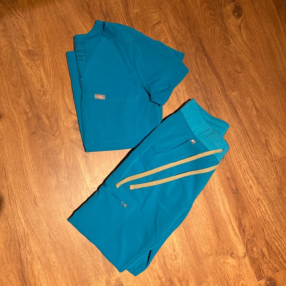 FIGS - TEAL BLUE SCRUB SET